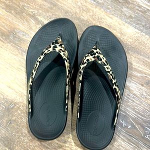 OOFOS Flip Flops